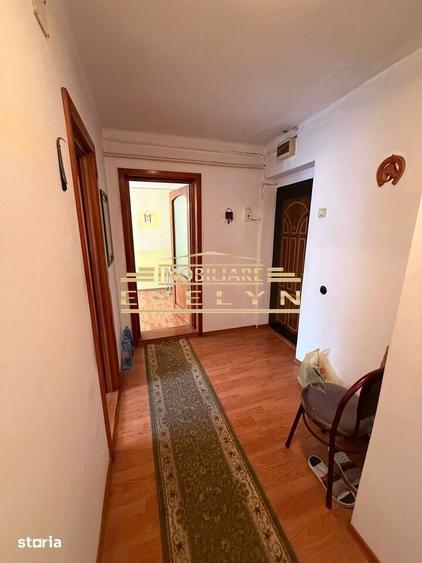 Apartament cu 3 camere semidecomandat în Central