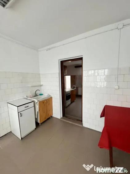 Spațiu comercial, de 1,388 mp, în Central