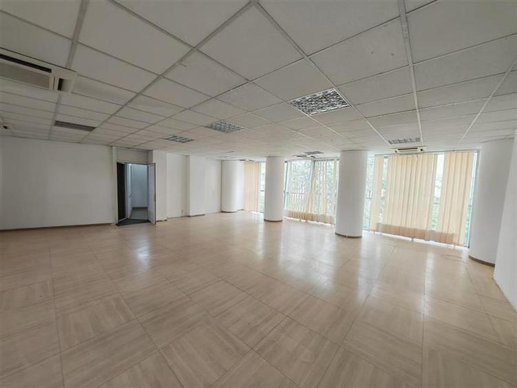 Birou, de 1,100 mp, în Vitan Mall