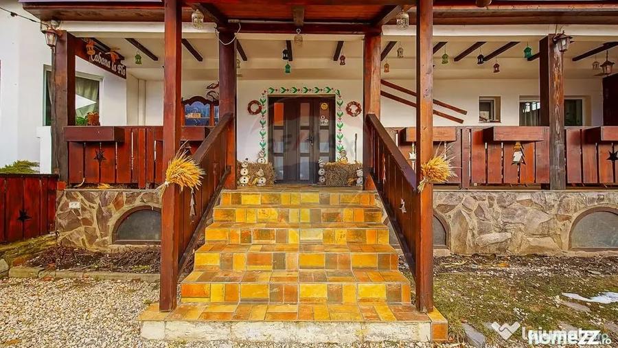 Casă cu 8 camere cu Teren 888 Mp în Sohodol