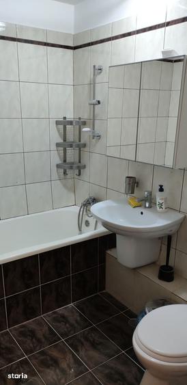 Apartament cu 3 camere în Tei