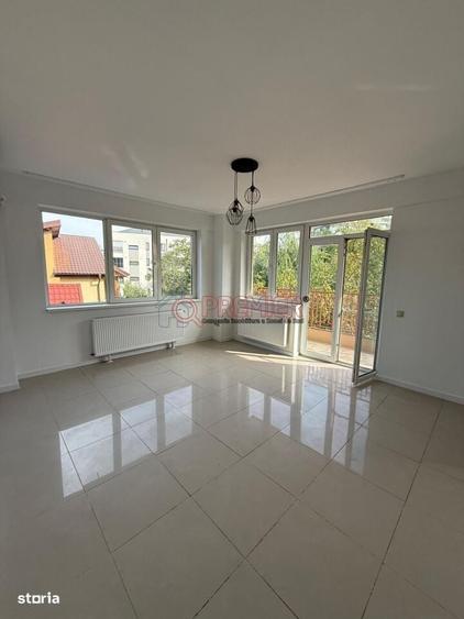 Apartament cu 2 camere semidecomandat în Văcăresti