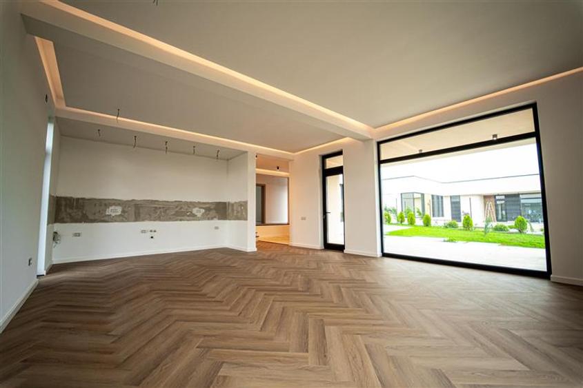 Casă individuală cu 6 camere cu Teren 600 Mp în Seciu
