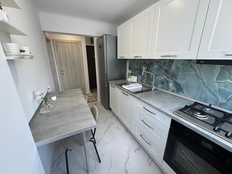 Apartament cu 3 camere decomandat, mobilat în Tineretului