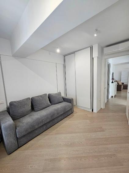 Apartament cu 3 camere decomandat în Tineretului