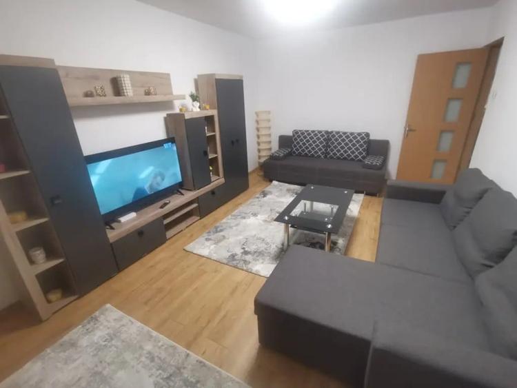 Apartament cu 2 camere decomandat în Rovine