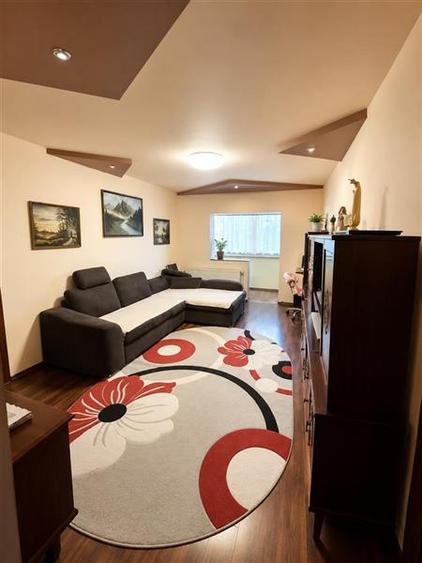 Apartament cu 4 camere semidecomandat, mobilat în Tractorul
