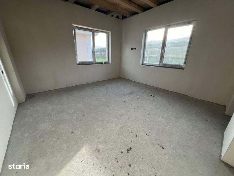 Casă cu 4 camere în Luna