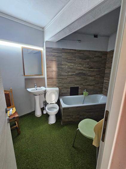 Apartament cu 5 camere decomandat în Fabric