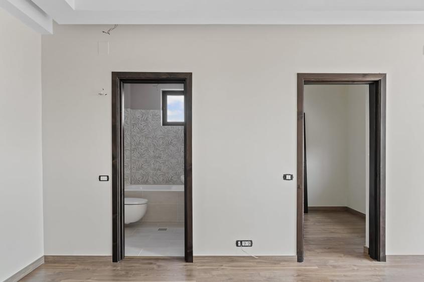Casă individuală cu 15 camere cu Canalizare în Dămăroaia