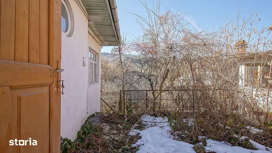 Casă cu 2 camere cu Teren 230 Mp în Schei
