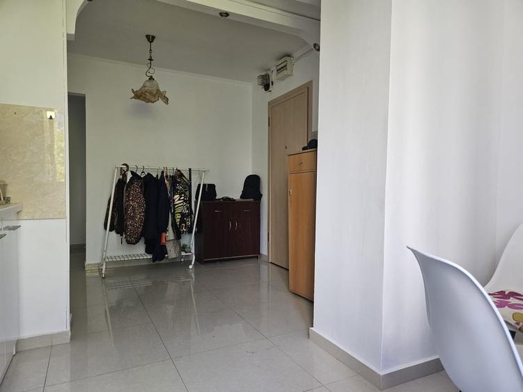 Apartament cu 4 camere decomandat în Berceni