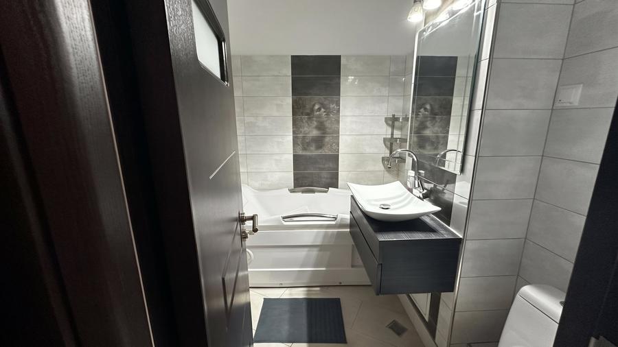 Apartament cu 3 camere decomandat, mobilat în 8 Martie