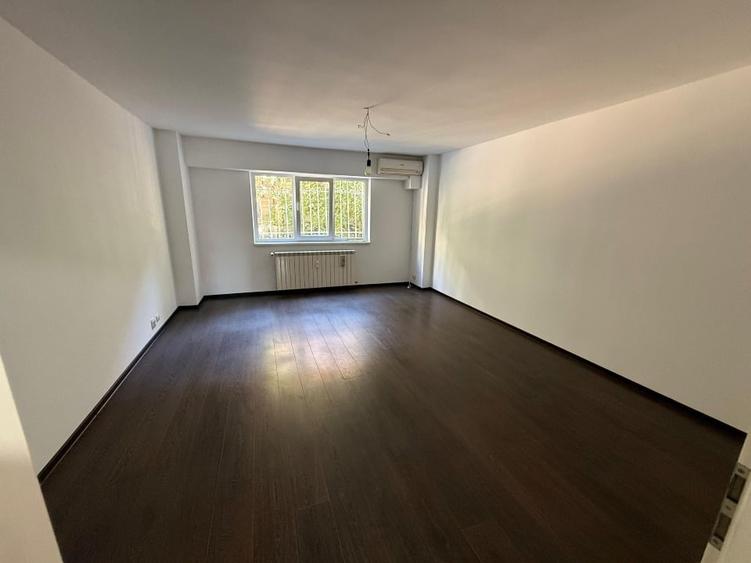 Apartament cu 3 camere decomandat în Dorobanți