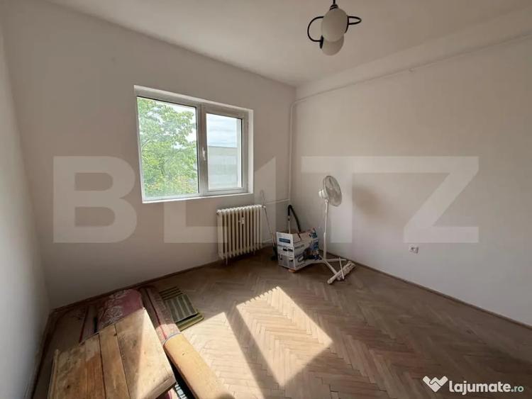 Apartament cu 3 camere semidecomandat în Nord