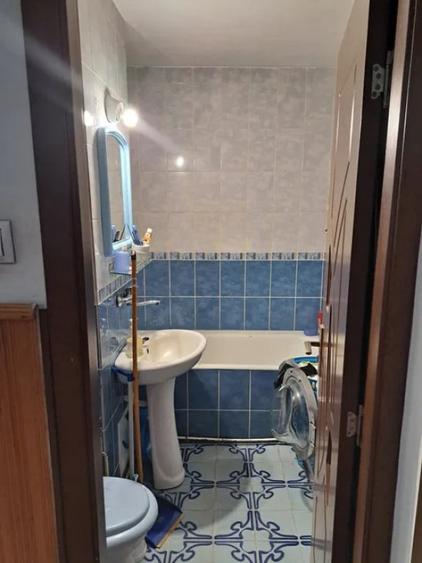 Apartament cu 3 camere decomandat în Rovine