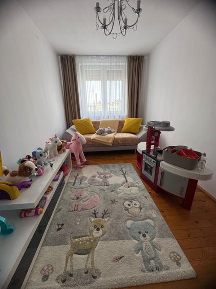 Apartament cu 3 camere semidecomandat în Central