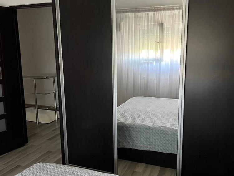 Apartament cu 3 camere decomandat, mobilat în Colentina