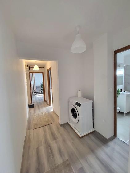 Apartament cu 3 camere decomandat în Sud