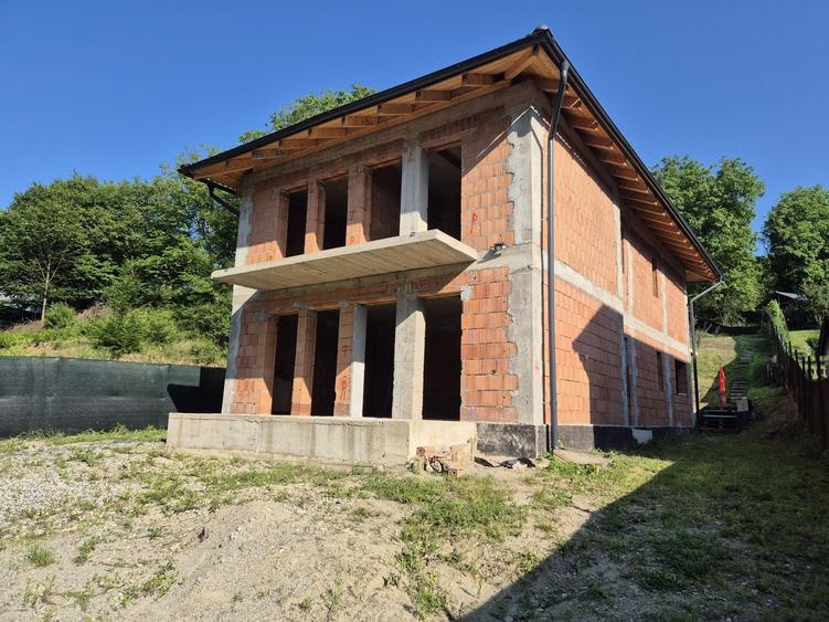 Casă cu 4 camere în Central