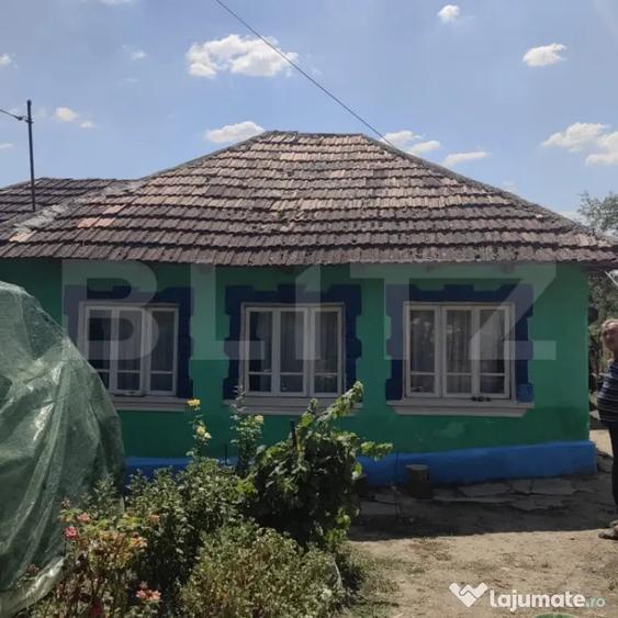 Casă cu 3 camere cu Teren 1700 Mp în Central
