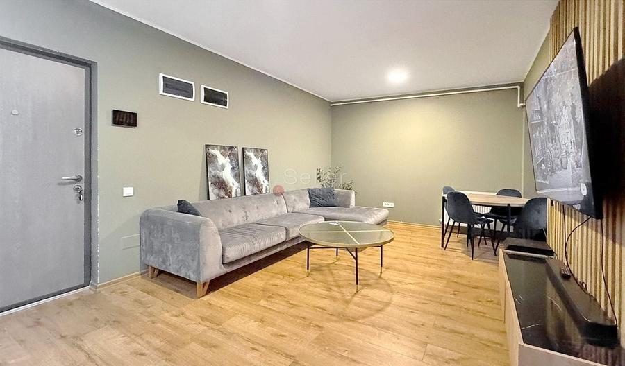 Apartament cu 3 camere decomandat, mobilat în Triaj
