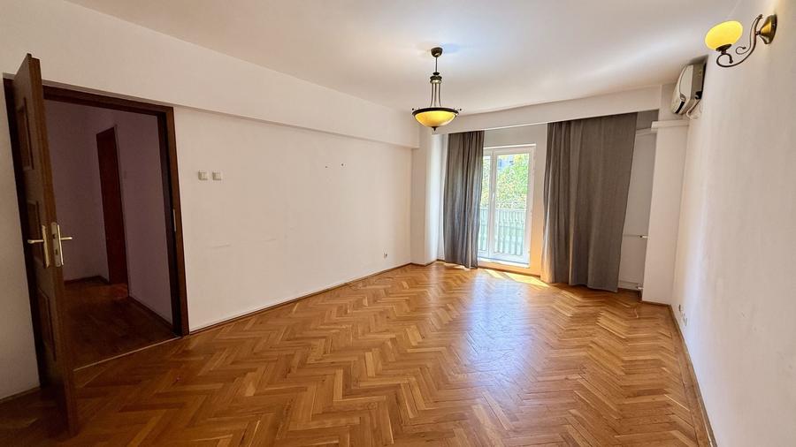 Apartament cu 4 camere decomandat în Unirii