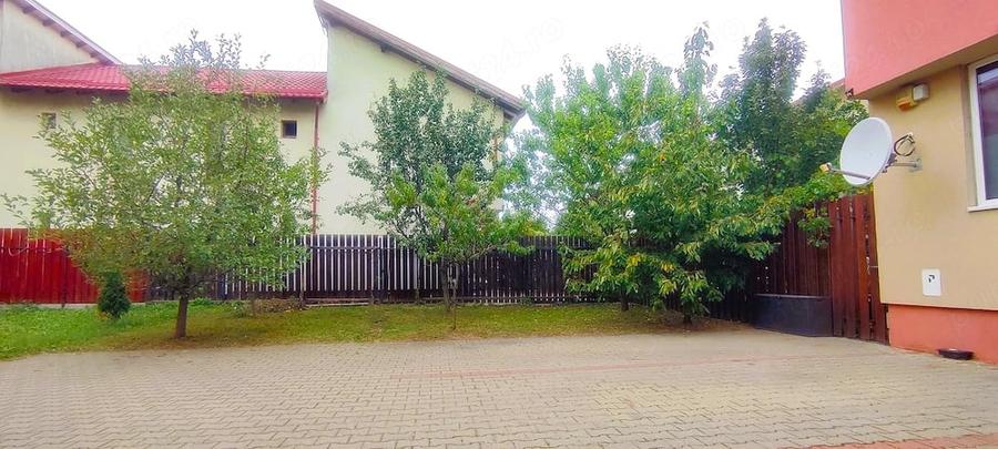 Apartament cu 3 camere semidecomandat în Florești