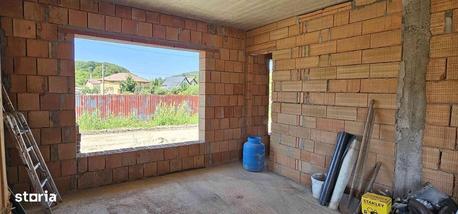 Casă cu 3 camere în Corunca