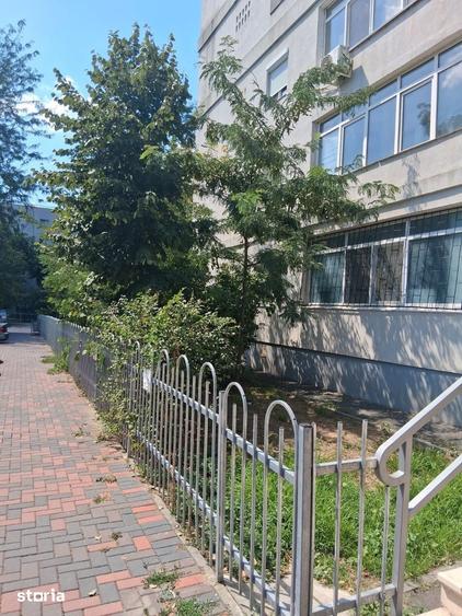 Apartament cu 3 camere decomandat în Titan