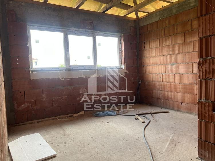 Duplex cu 4 camere cu Canalizare în Cornești