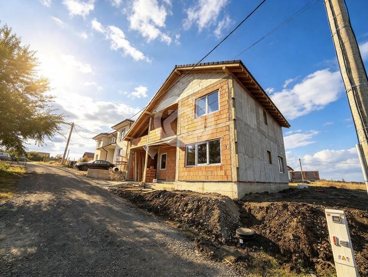 Casă individuală cu 6 camere cu Canalizare în Exterior Est