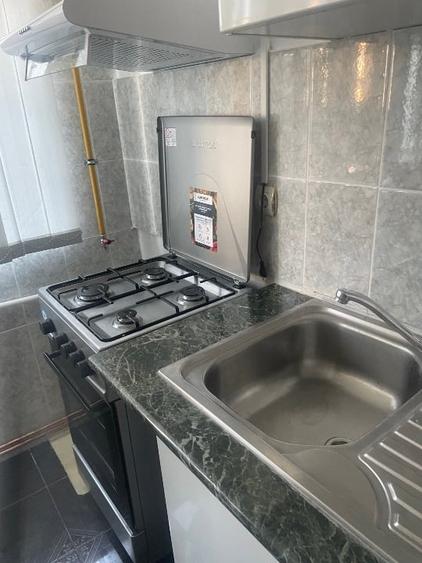 Apartament cu 3 camere decomandat, mobilat în Central