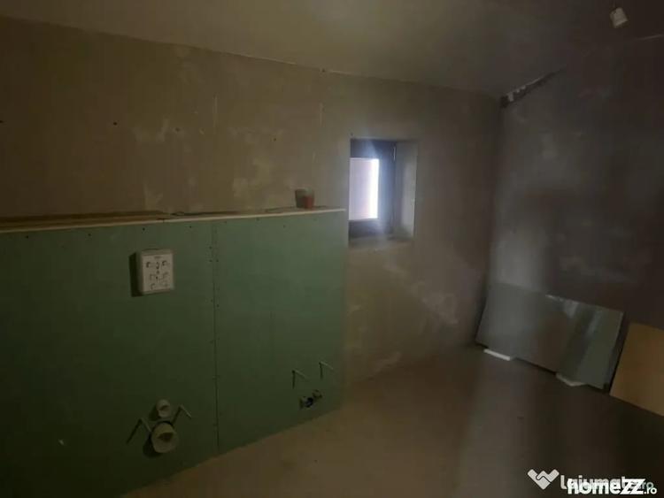 Casă cu 5 camere cu Teren 2000 Mp în Podari