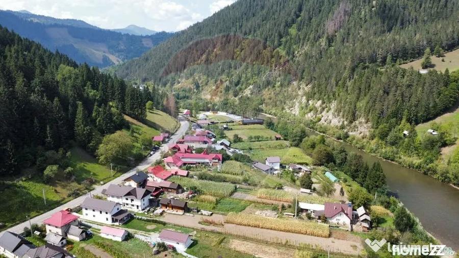Casă cu 7 camere cu Teren 859 Mp în Mădei