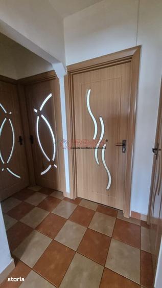 Apartament cu 3 camere decomandat, mobilat în Berceni