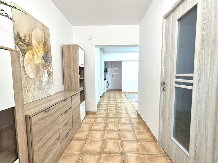 Apartament cu 3 camere semidecomandat în Dristor