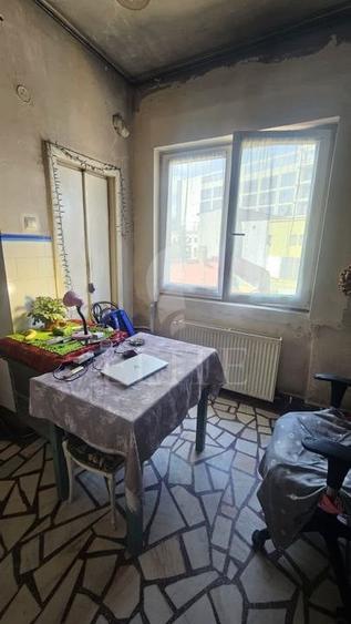 Apartament cu 3 camere semidecomandat în Central
