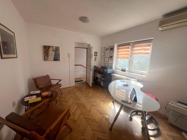 Casă cu 3 camere cu Canalizare în Capitale