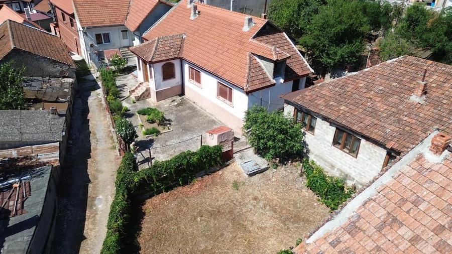 Casă cu 4 camere cu Teren 546 Mp în Central