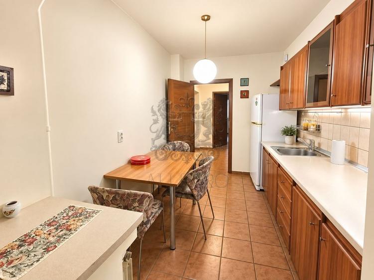 Apartament cu 4 camere semidecomandat în Cișmigiu