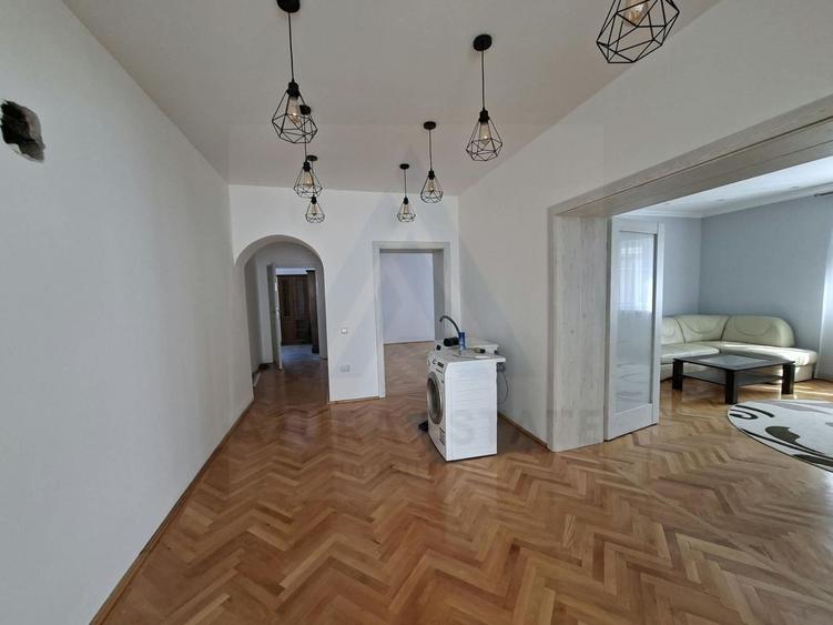 Apartament cu 3 camere decomandat, mobilat în Trei Stejari