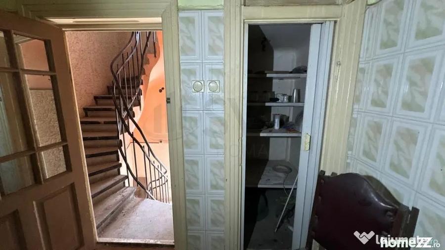 Casă cu 11 camere cu Teren 341 Mp în Dudești