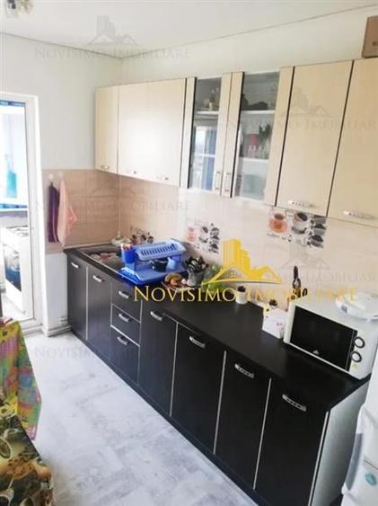 Apartament cu 4 camere decomandat în Mihai Bravu