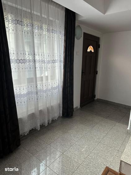 Casă cu 5 camere cu Teren 163 Mp în Central
