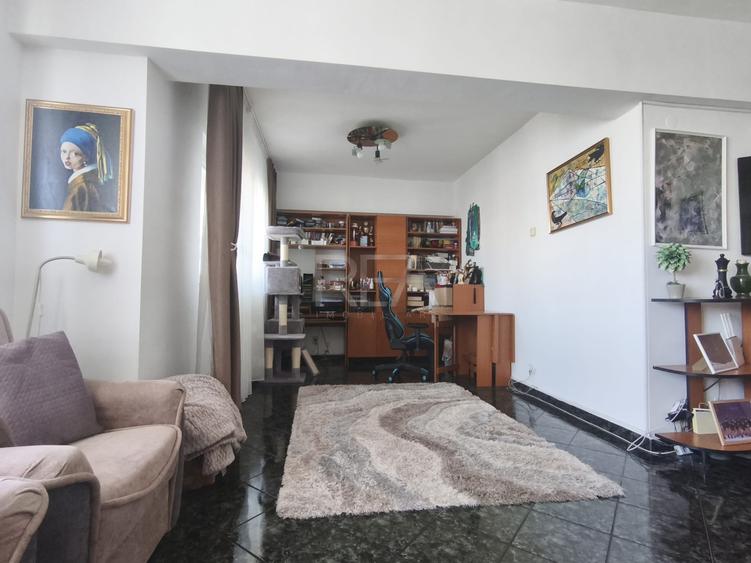 Apartament cu 4 camere decomandat, mobilat în Păcii