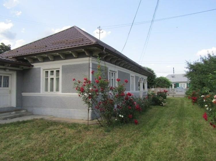 Casă individuală cu 5 camere cu Garaj în Săvinești