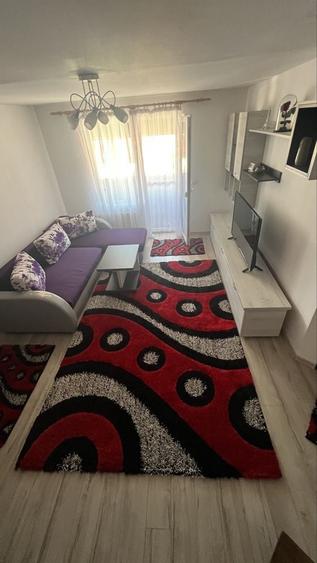 Apartament cu 3 camere semidecomandat în Florești