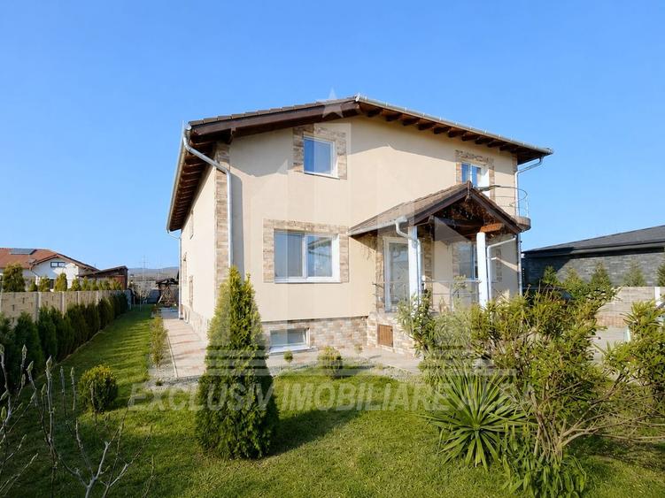 Casă individuală cu 6 camere cu Canalizare în Bărăbanț