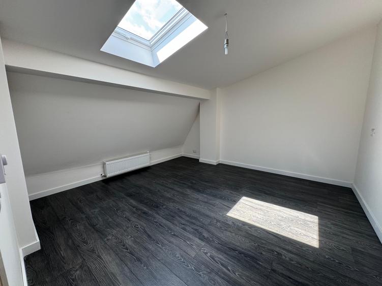 Apartament cu 3 camere semidecomandat, mobilat în Vișani